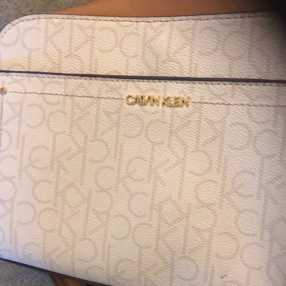 Calvin Klein crossbody bag. Chain and leather adjustable strap. EUC - Picture 1 of 9